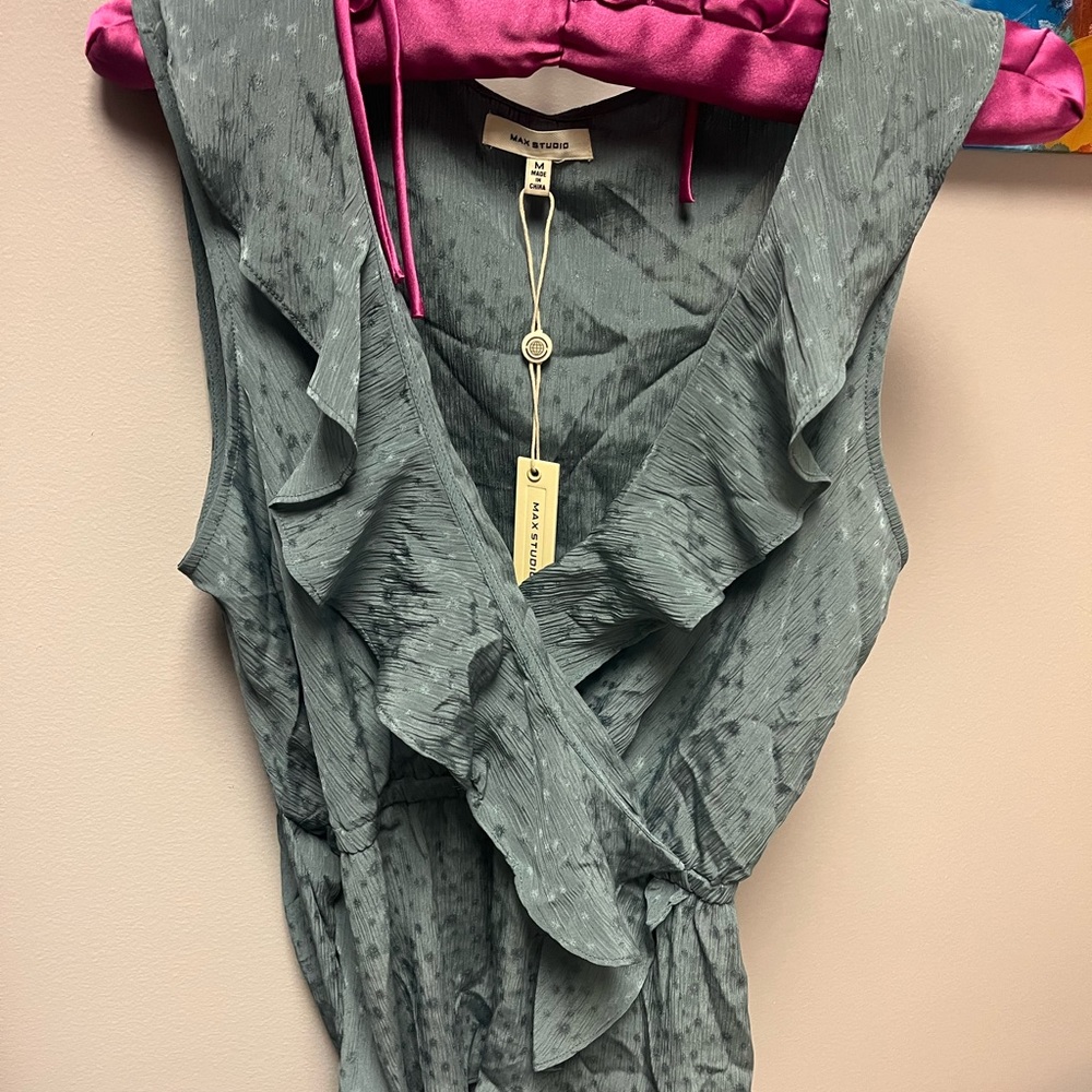 Sleeveless top